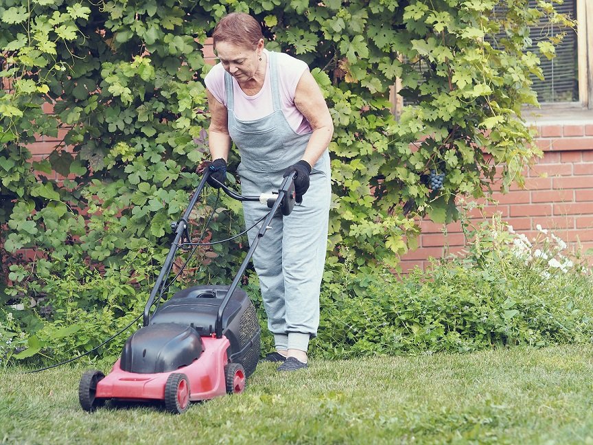 Best Lawn Mower for an Older Lady