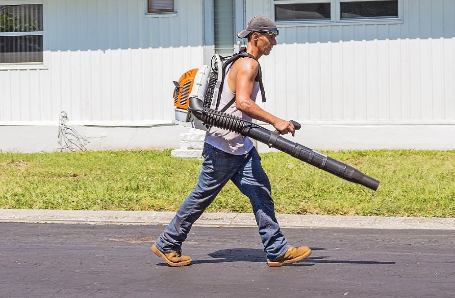 How to Use a Husqvarna Leaf Blower