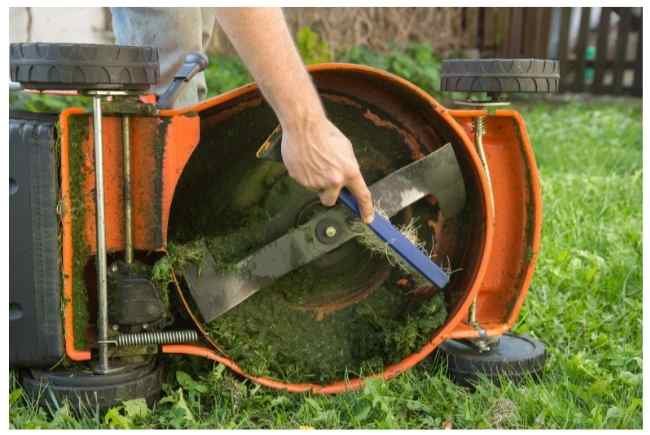 Cleaning under mowing deck